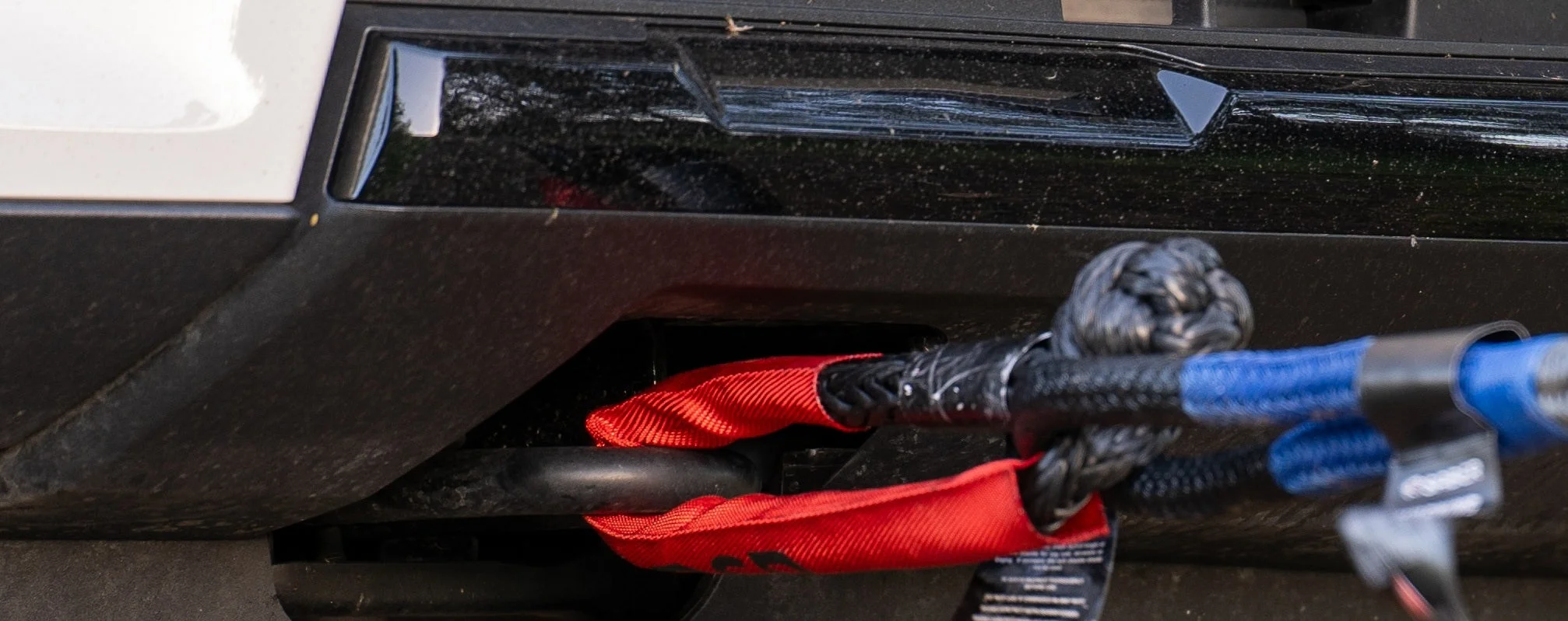 Red Saber soft shackle connected through a rounded recovery loop on a Ford Everest's front bumper